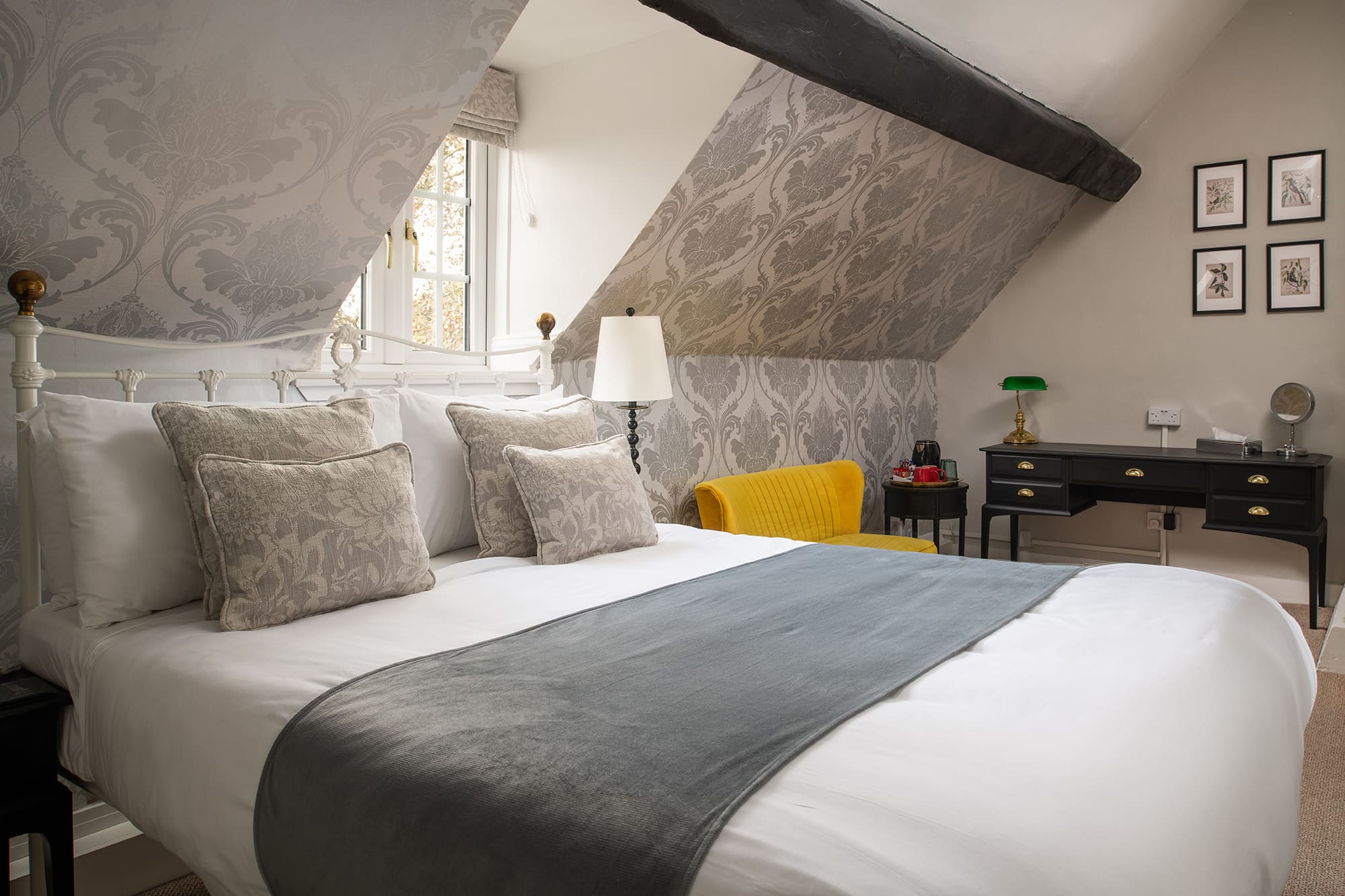 Deluxe Double room furnishings at Springfield House B&B near Birmingham Airport
